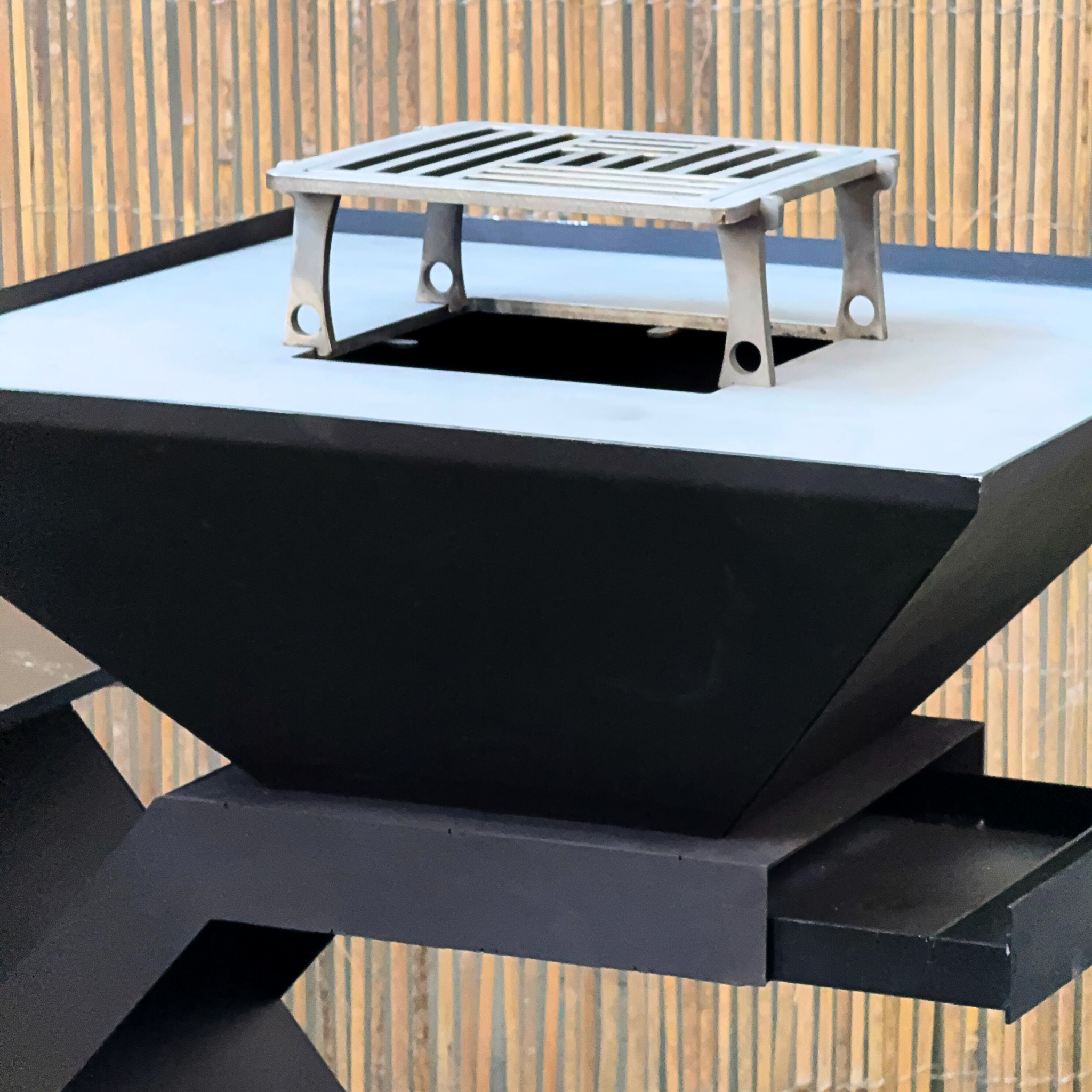 BRACIERE X V 2.0 – Acciaio Inox + Tavolino in Gres