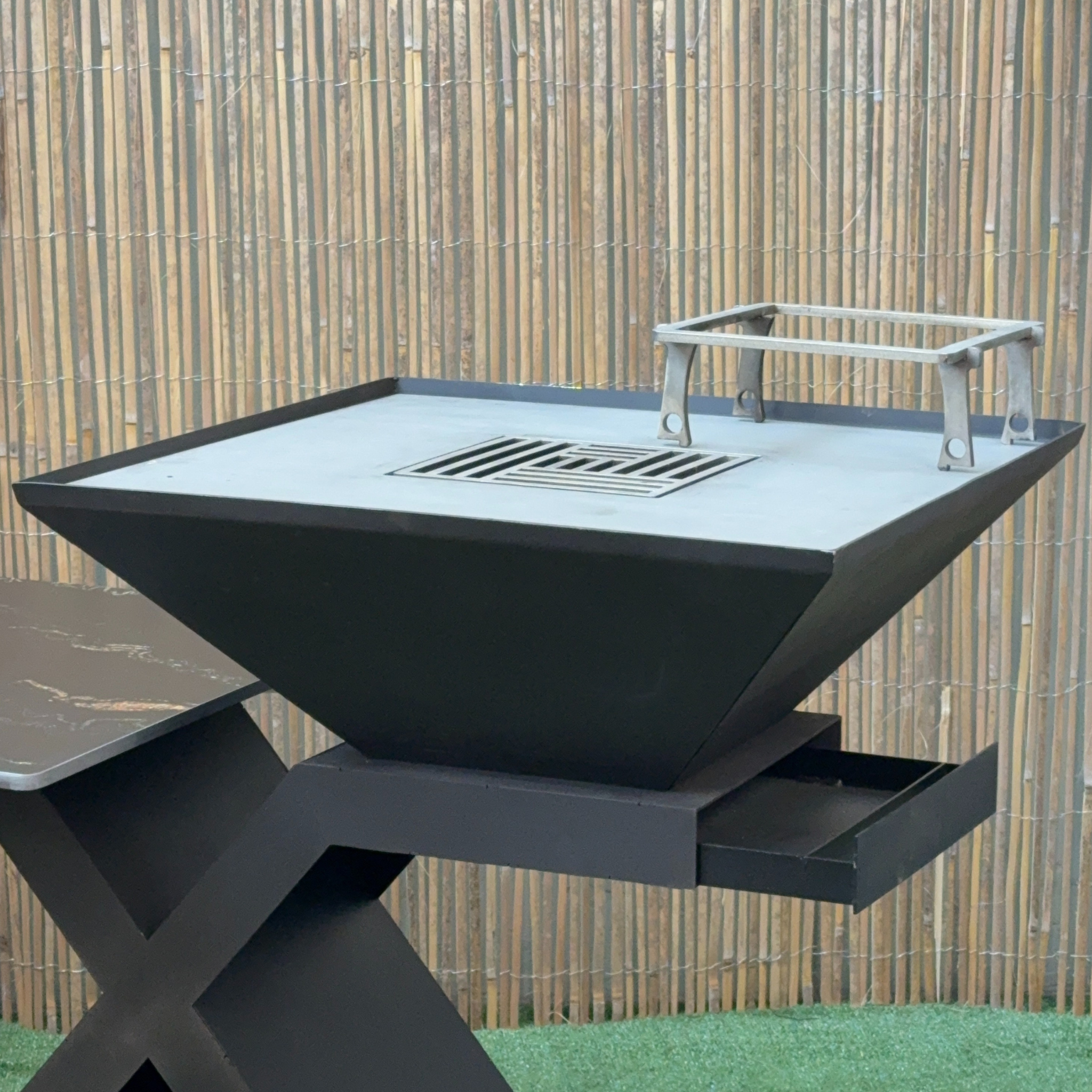 BRACIERE X V 2.0 – Acciaio Inox + Tavolino in Gres